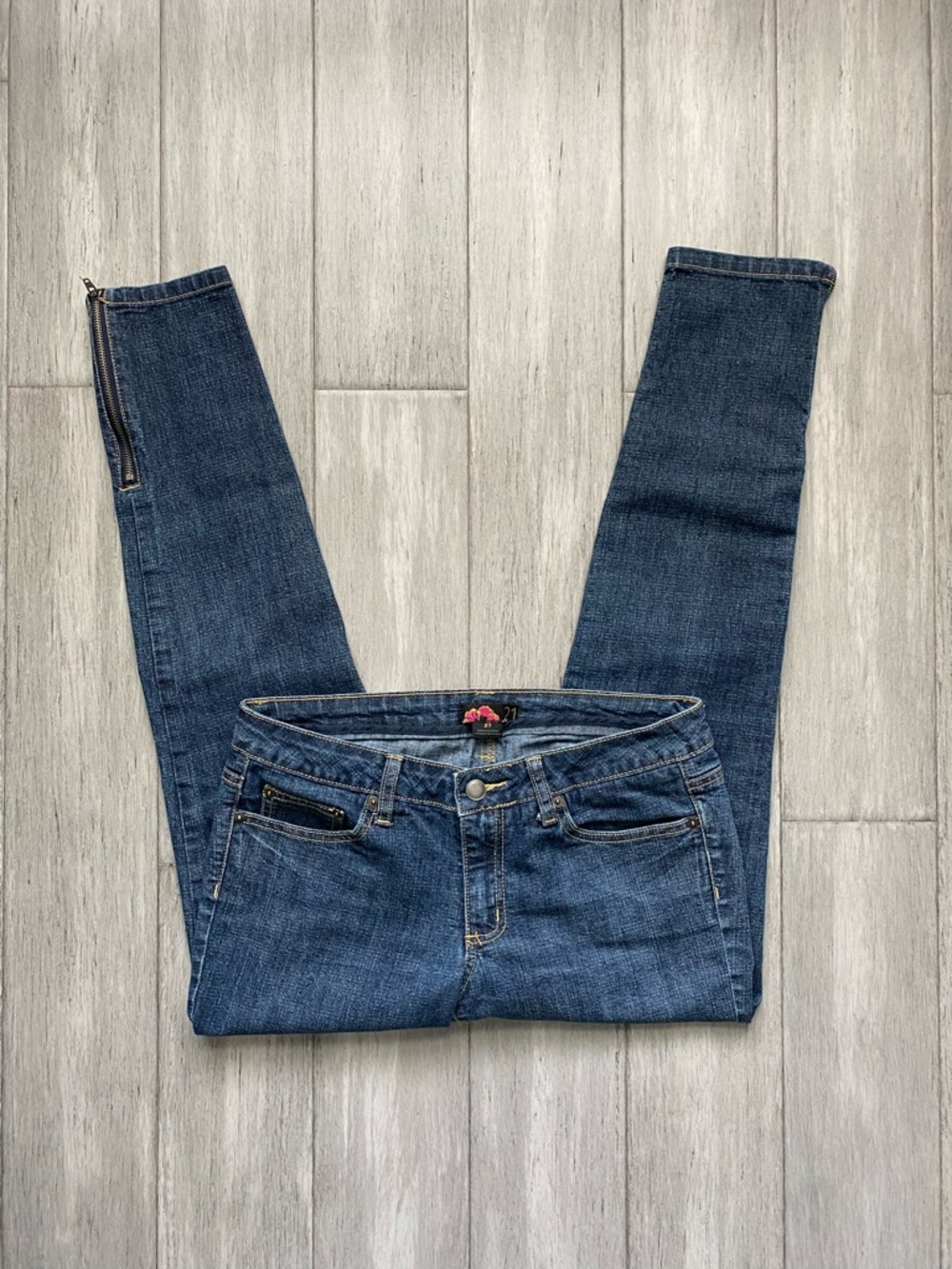 Forever 21 Women’s Dark Blue Skinny Jeans with Zipper 27